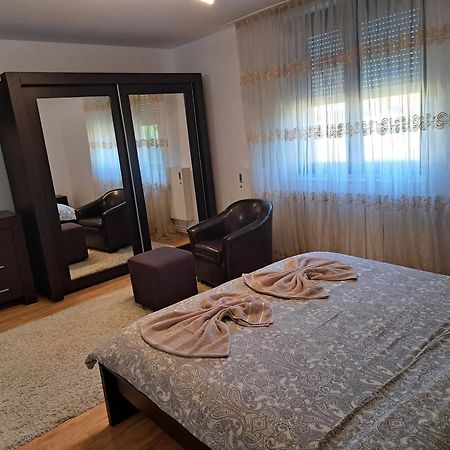 Penthouse Daniela - 3 Rooms In A Spacious Central Apartment Targu Mures Exterior photo