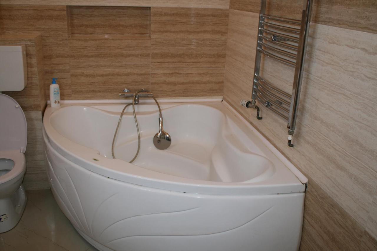 Penthouse Daniela - 3 Rooms In A Spacious Central Apartment Targu Mures Exterior photo