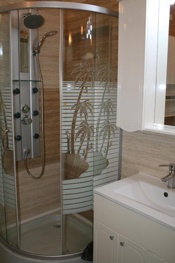 Penthouse Daniela - 3 Rooms In A Spacious Central Apartment Targu Mures Exterior photo