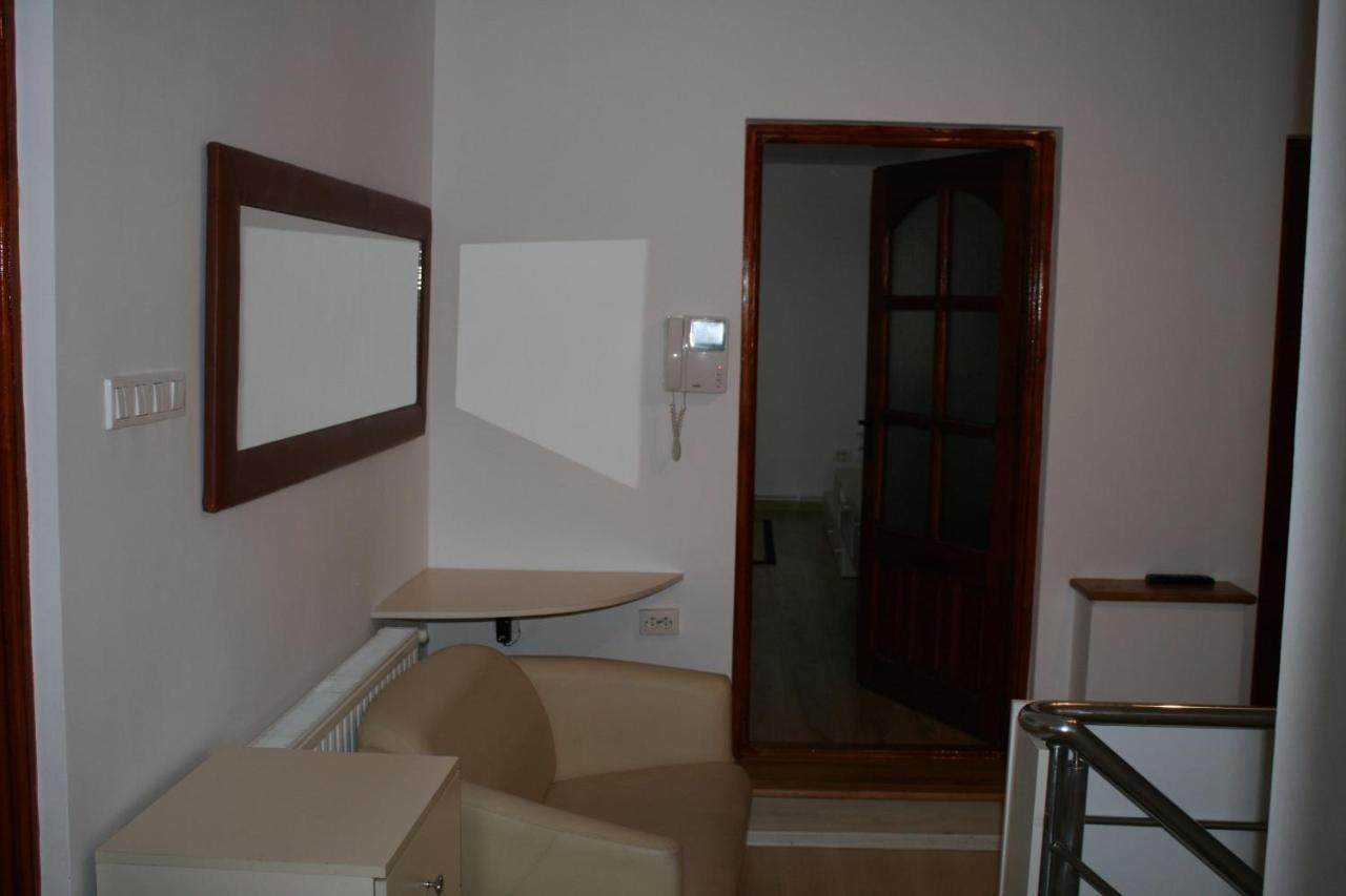 Penthouse Daniela - 3 Rooms In A Spacious Central Apartment Targu Mures Exterior photo
