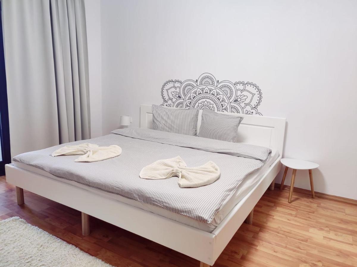 Penthouse Daniela - 3 Rooms In A Spacious Central Apartment Targu Mures Exterior photo