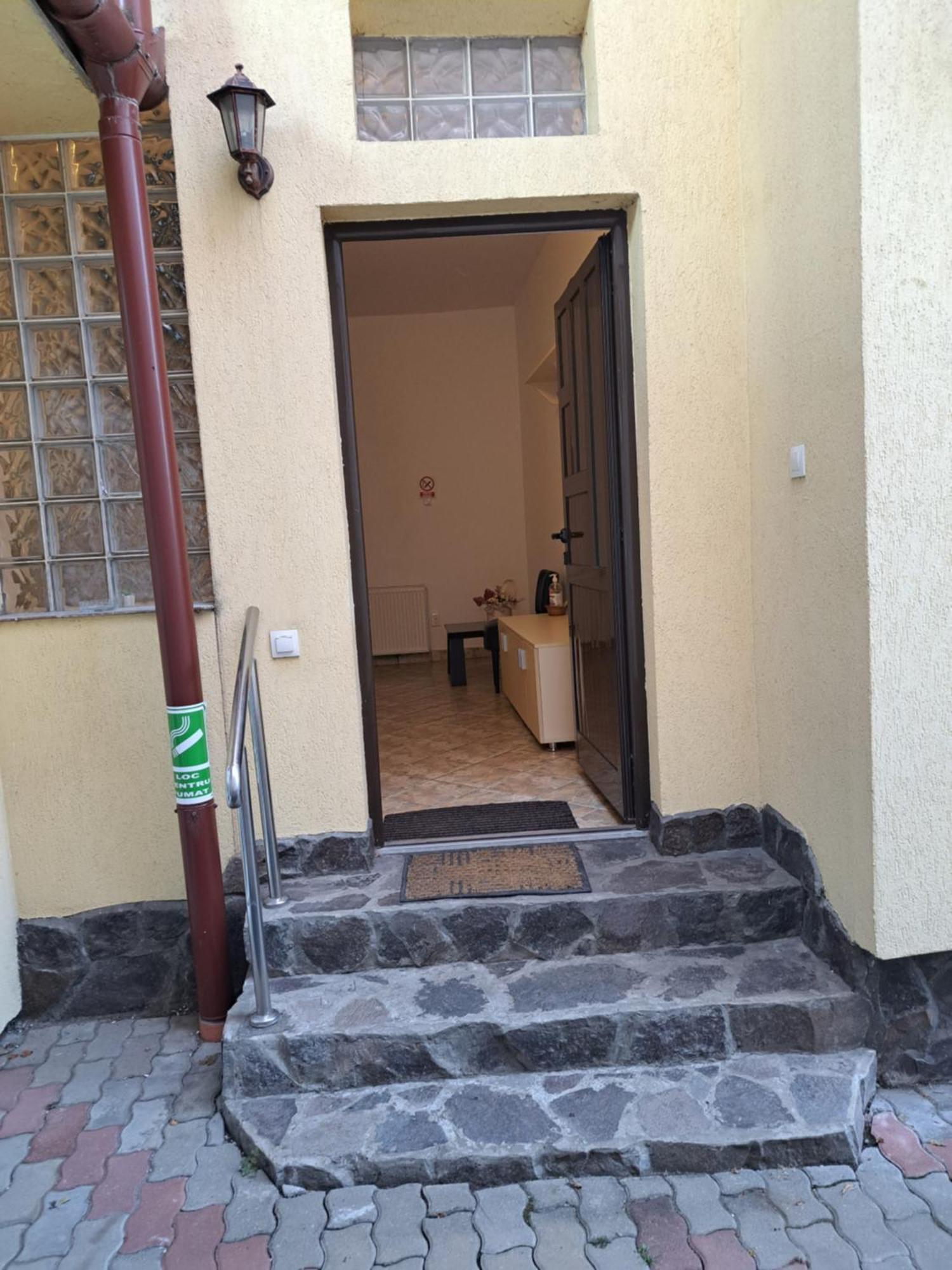 Penthouse Daniela - 3 Rooms In A Spacious Central Apartment Targu Mures Exterior photo