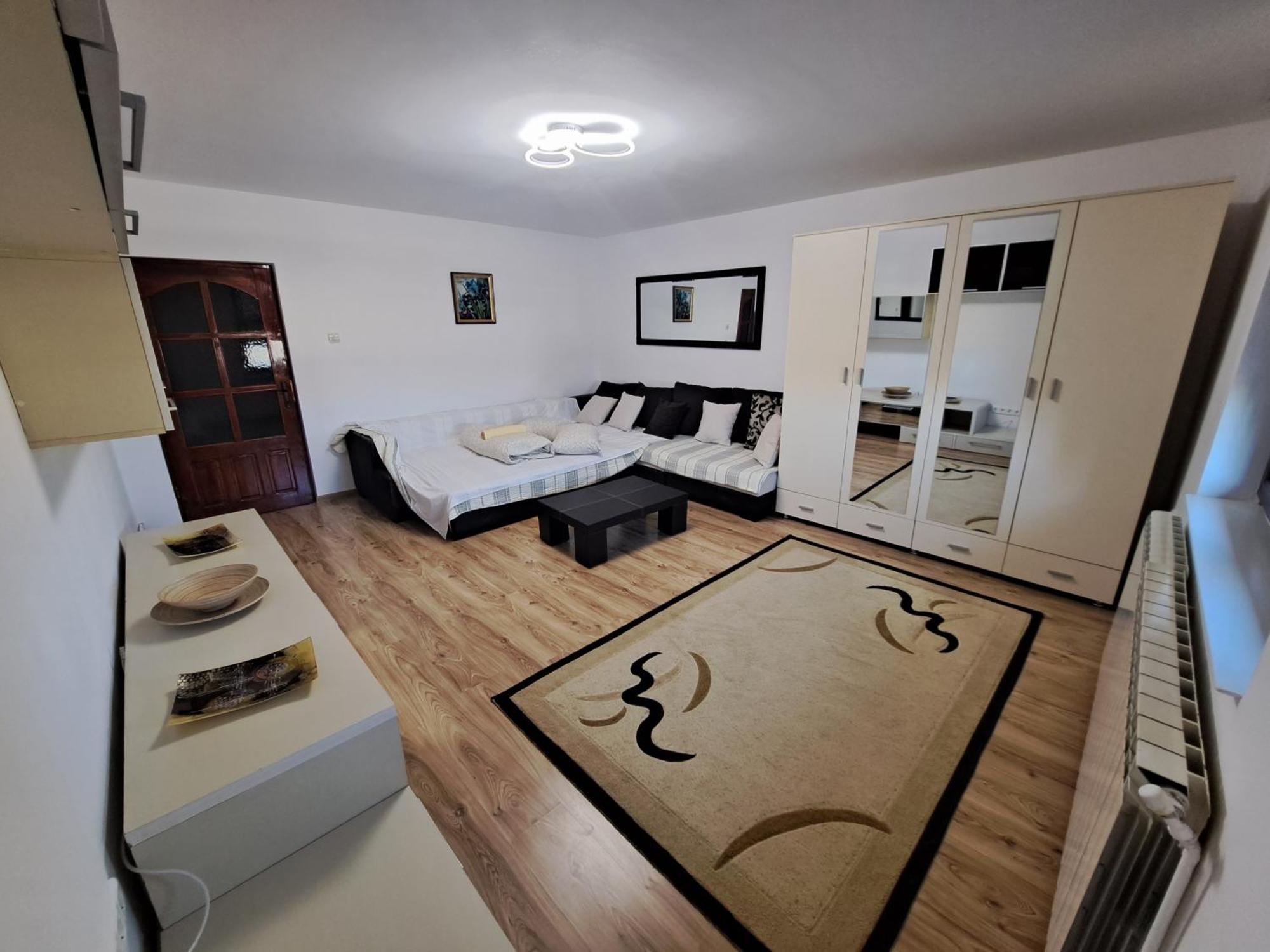 Penthouse Daniela - 3 Rooms In A Spacious Central Apartment Targu Mures Exterior photo